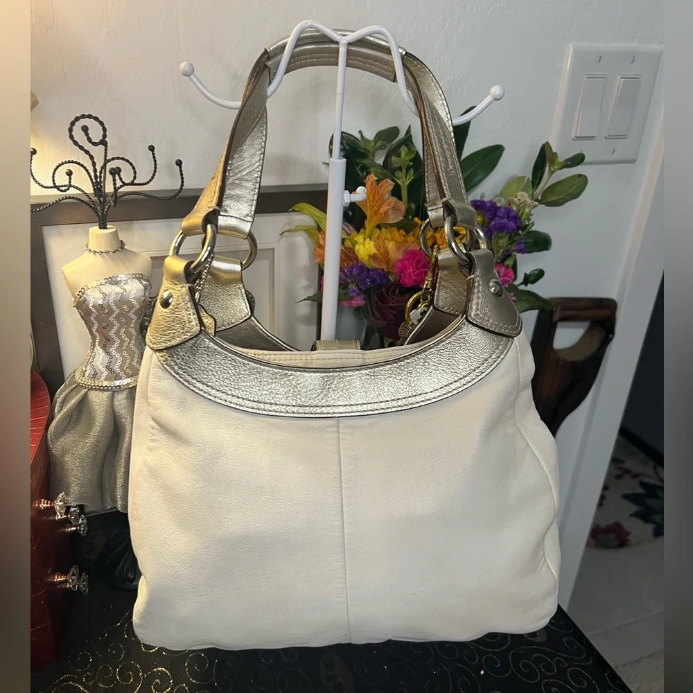 Coach 2011 Lynn Soho Hobo Leather Ivory & Gold Shoulder Bag #I11126-F17219